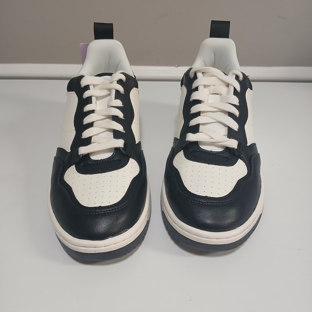 Black & White Faux Leather Lace Up Low Top Sneaker 10 New!